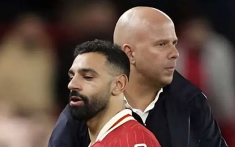 تقارير إنجليزية.. كواليس مثيرة لأزمة محمد صلاح مع ليفربول